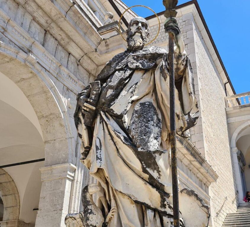 san benedetto statua sotto